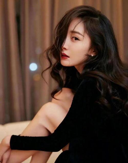 杨幂八卦爆料最新动态图片,揭秘明星私生活细节，独家图片曝光！